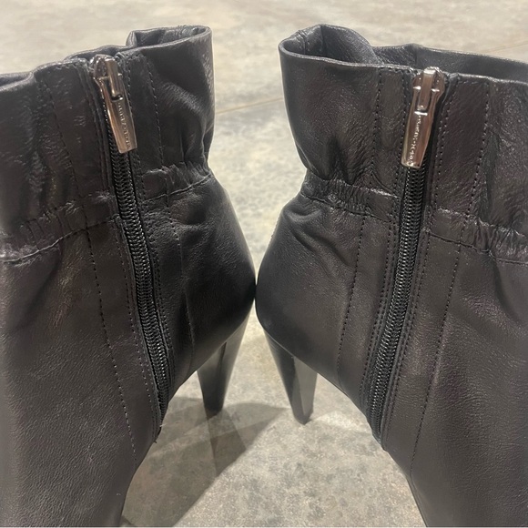 Vince Camuto- SZ 7 Black Leather Addiena Ankle Boot Peep Toe - Picture 4 of 12